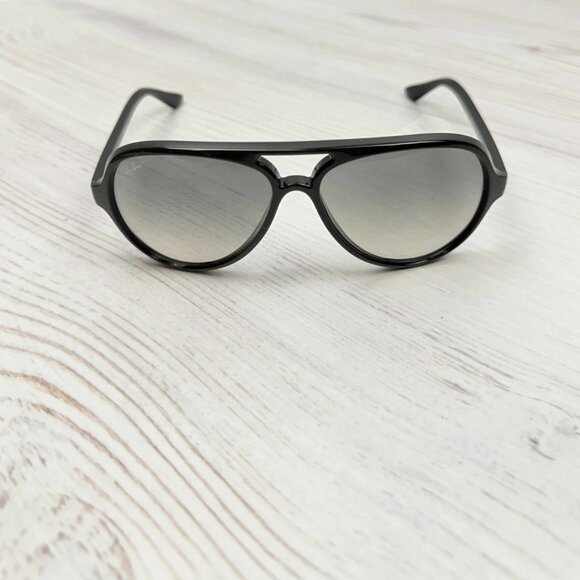 Ray-Ban Cats 5000 Classic Sunglasses – Model RB4125 – Black / Light Grey Gradien - Picture 2 of 7